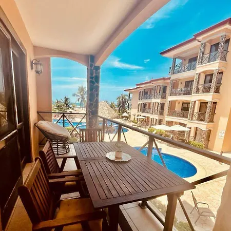 Apartamento De Lujo En Playa Jaco, Frente Al Mar, Wifi, Ac, Parqueo Privado Y Piscinas Exterior photo