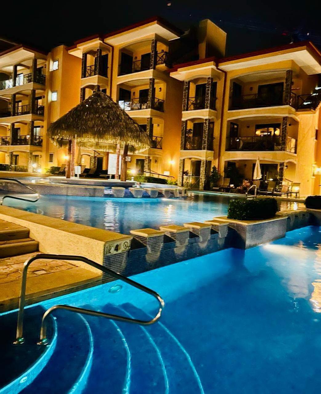 De Lujo En Playa Jaco, Frente Al Mar, Wifi, Ac, Parqueo Privado Y Piscinas Appartement *
