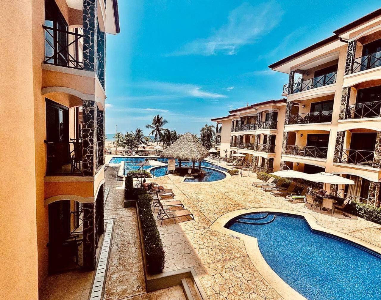 De Lujo En Playa Jaco, Frente Al Mar, Wifi, Ac, Parqueo Privado Y Piscinas *