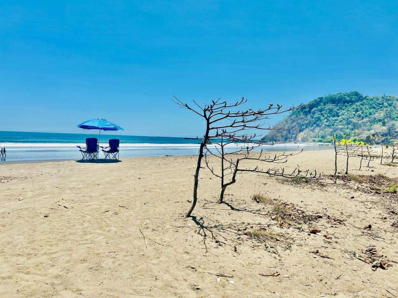 De Lujo En Playa Jaco, Frente Al Mar, Wifi, Ac, Parqueo Privado Y Piscinas
